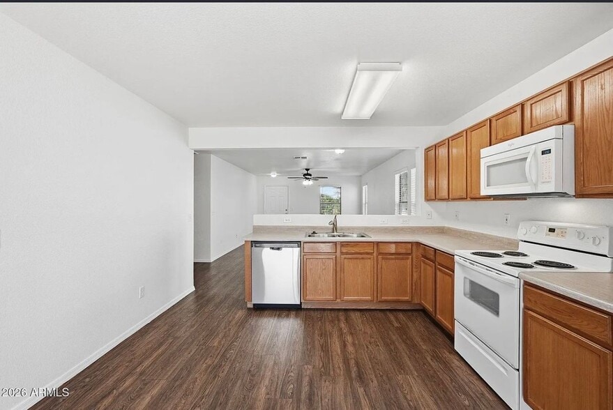 Building Photo - 211 E Valley View Dr