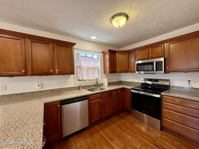 Building Photo - 135 Newington Way