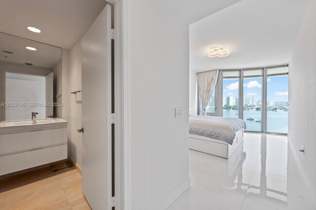 Building Photo - 17301 Biscayne Blvd