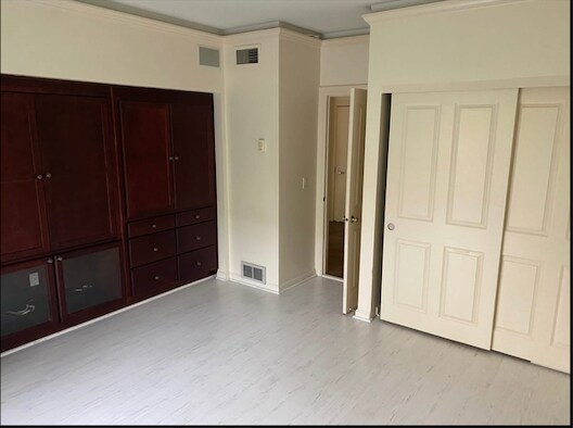 Building Photo - 1710 S Harbor Way