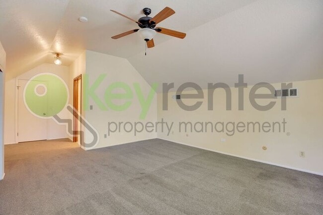 Building Photo - 809 N Hobson Ave