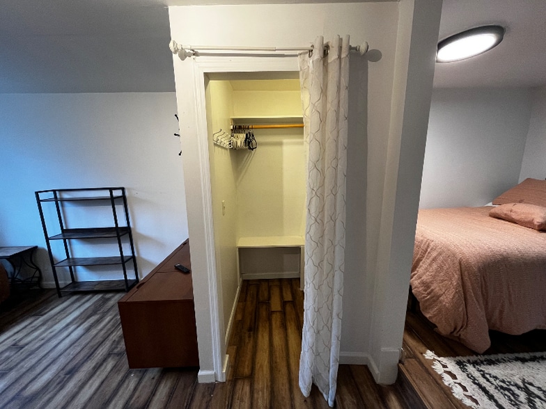 Building Photo - 2219 Bush Ave NW