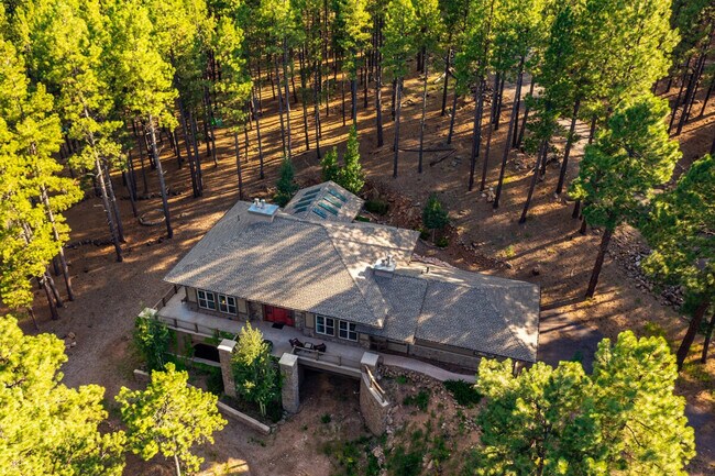 Building Photo - 4955 Hidden Hollow Rd