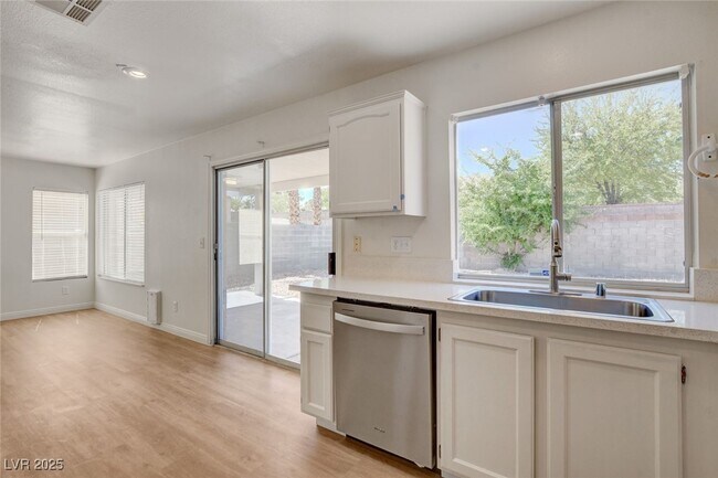 Building Photo - 1441 Iron Springs Dr