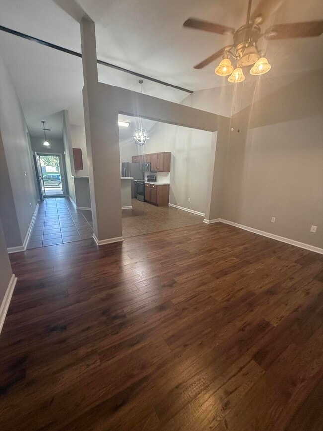 Building Photo - 858 Melanie Ln