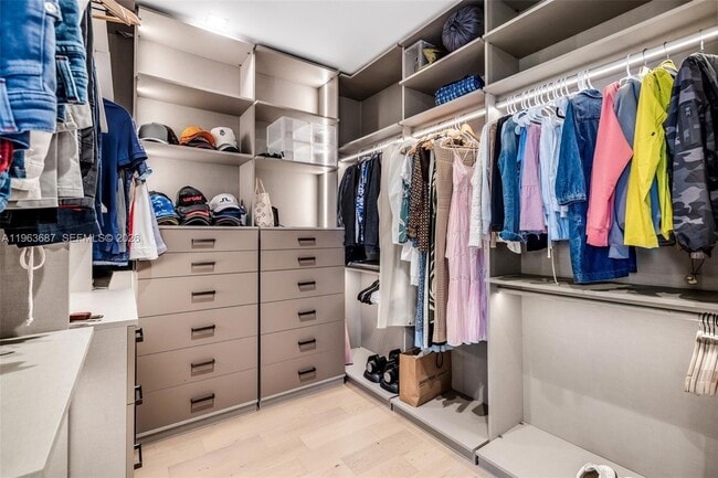 Building Photo - 285 W Mashta Dr