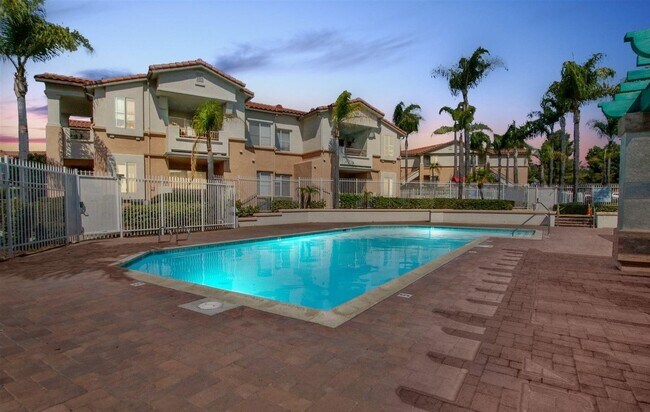 Building Photo - Beautiful Rancho San Diego Condo!