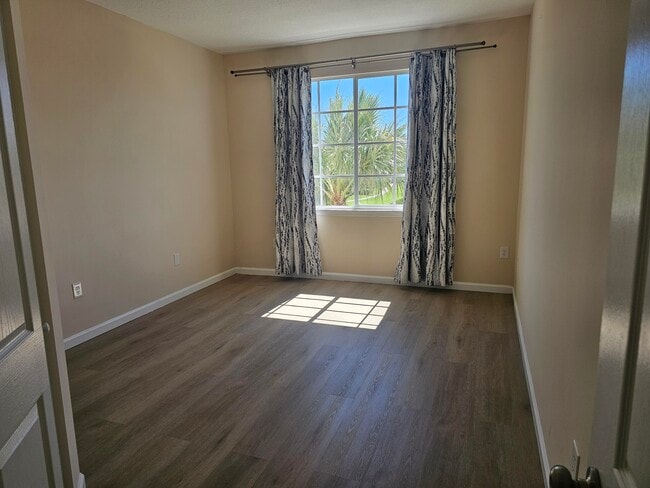 Building Photo - 8308 Myrtlewood Cir W