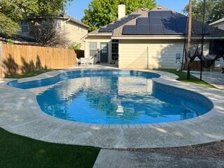 Building Photo - Beautiful 4 Bed/2 Bath with a Pool in the Heart of Castle Hills