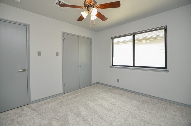 Building Photo - 1702 Cherry Bend Dr