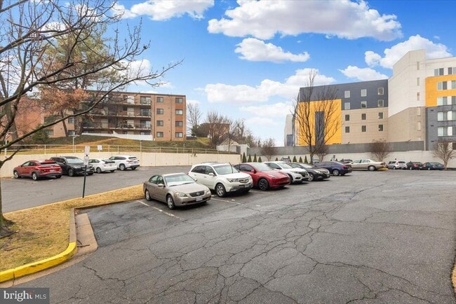 Building Photo - 4520 King St