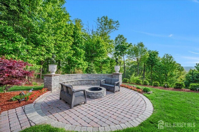 Building Photo - 950 Sunset Ridge