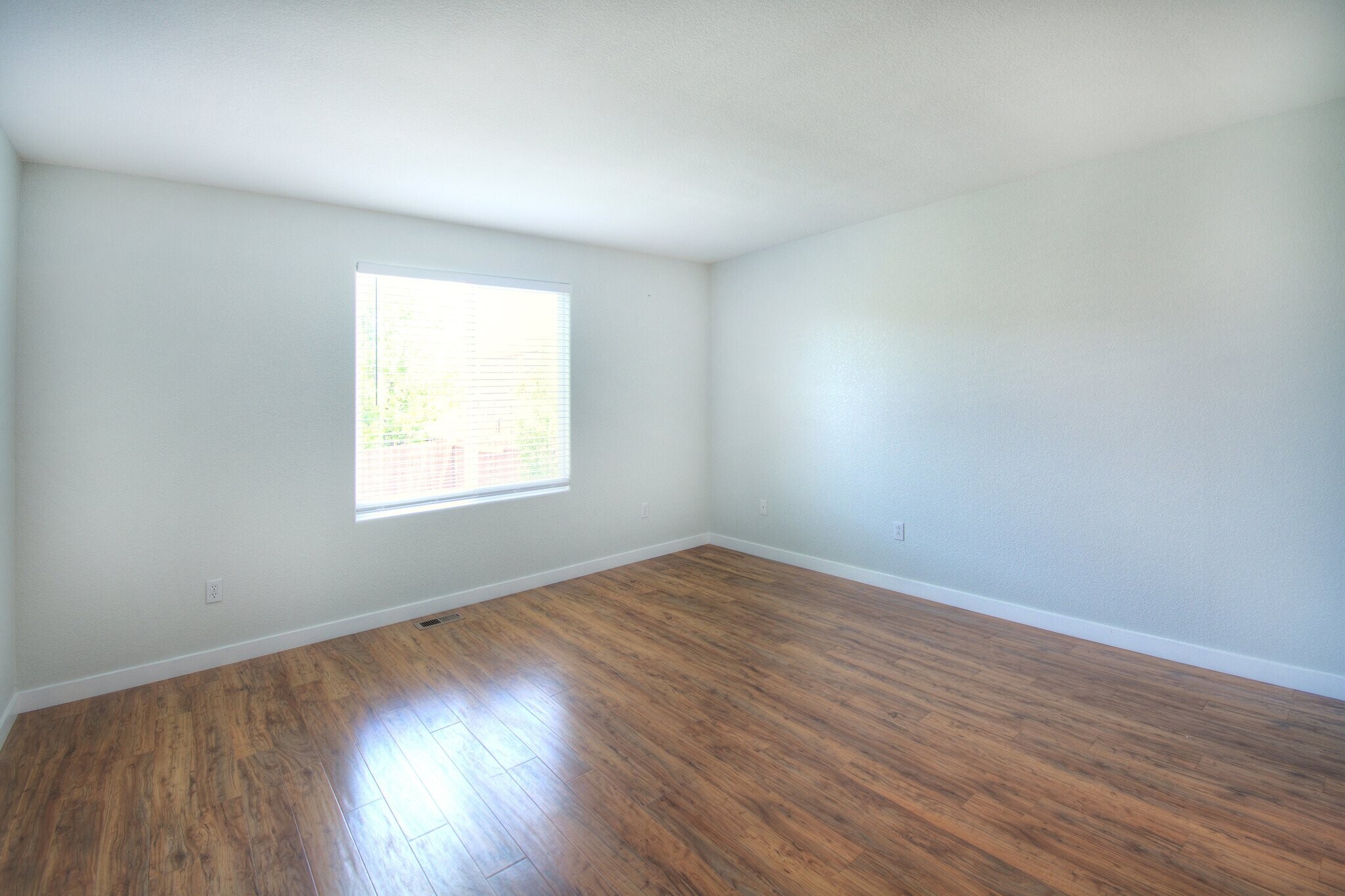 Building Photo - 1325 Legend Oak Dr
