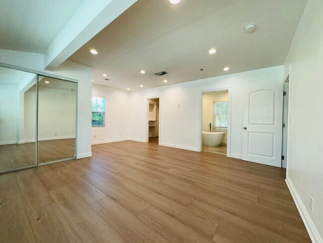 Building Photo - 5148 Otis Ave