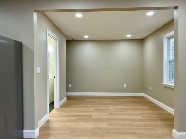 Building Photo - 60 W Church Rd