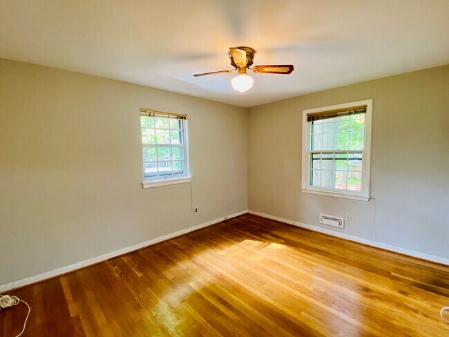 Building Photo - Beautiful and Spacious 4bdrm/2.5bth Tri-Le...