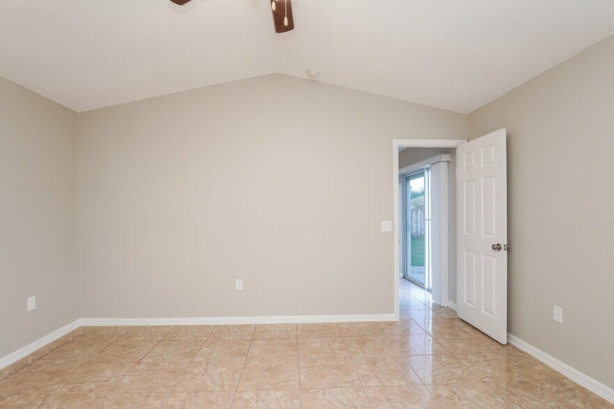 Building Photo - 979 Gascony Ct
