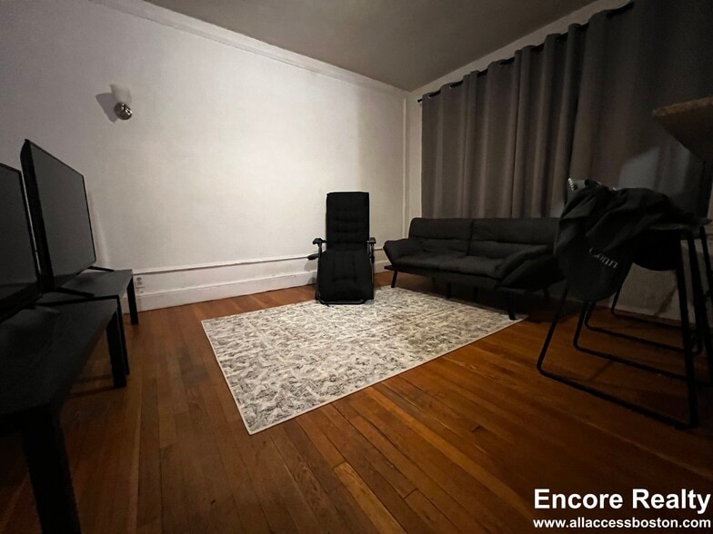 Building Photo - 2003 Commonwealth Ave