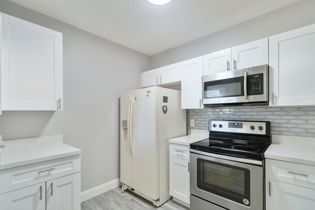 Building Photo - 521 Villa Del Sol Cir