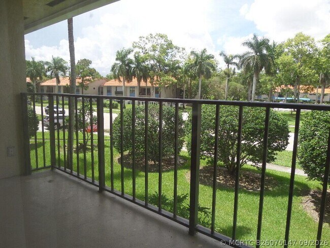 Building Photo - 1445 Lake Crystal Dr