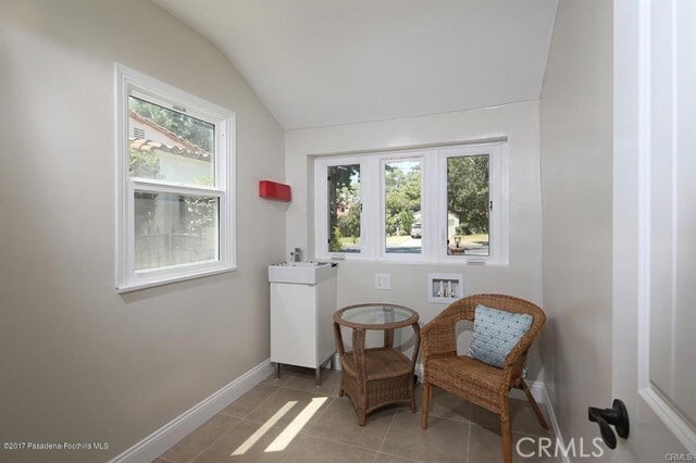 Building Photo - 338 N Story Pl