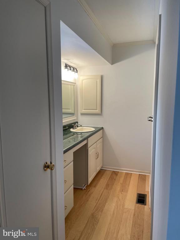 Building Photo - 18 Pond View Dr