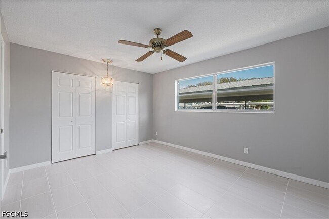 Building Photo - 3225 E Riverside Dr