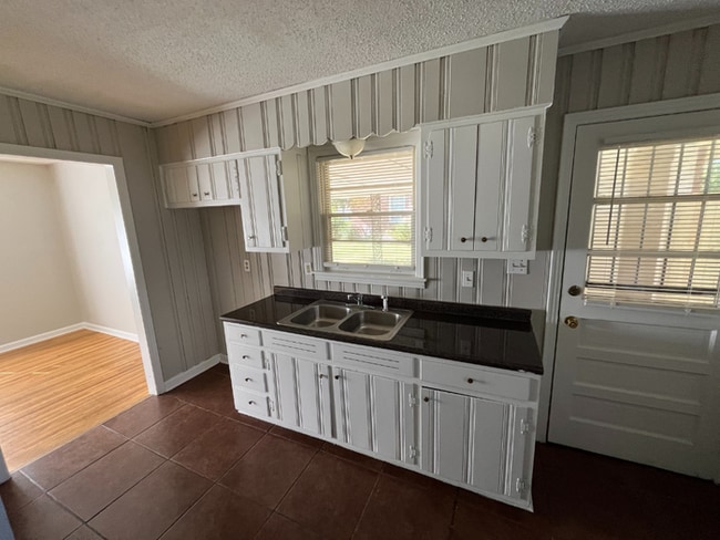 Building Photo - 1508 E.Raines Rd