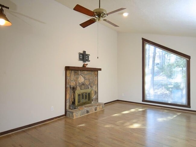 Building Photo - 1179 Justice Dr