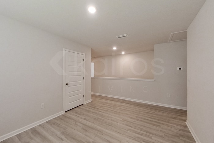 Building Photo - 245 Monarch Ln