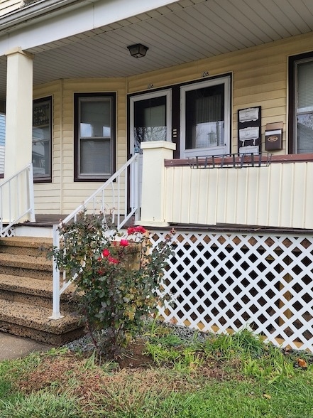 Building Photo - 106 Lyons St