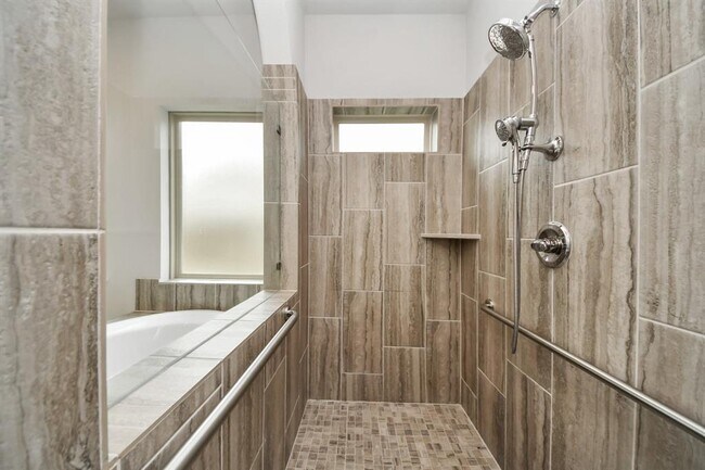 Building Photo - 6022 Daggerwing Wy