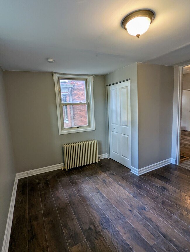 Building Photo - 229 Amber St