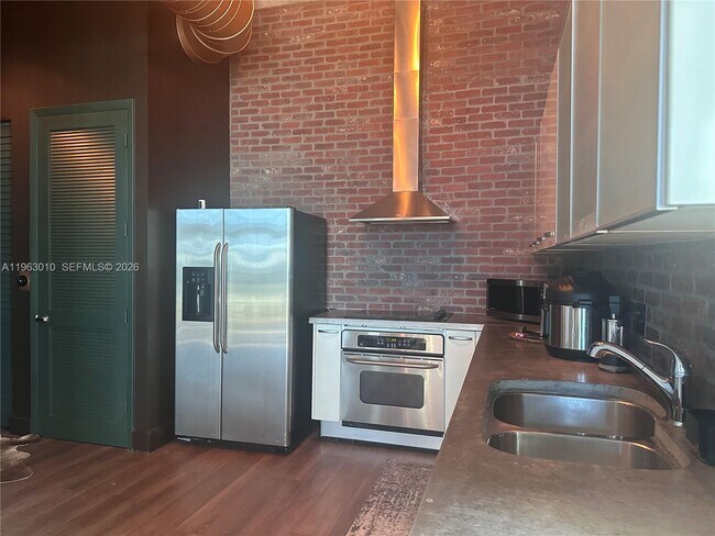 Building Photo - 1749 NE Miami Ct