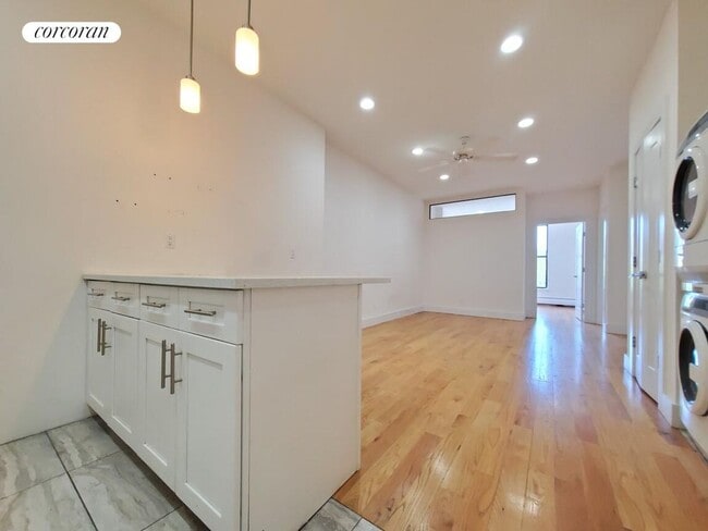 Building Photo - 2285 7th Ave