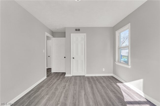 Building Photo - 2521 Greenvale Rd