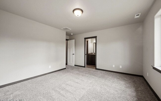 Building Photo - Home in Spirit Lake!