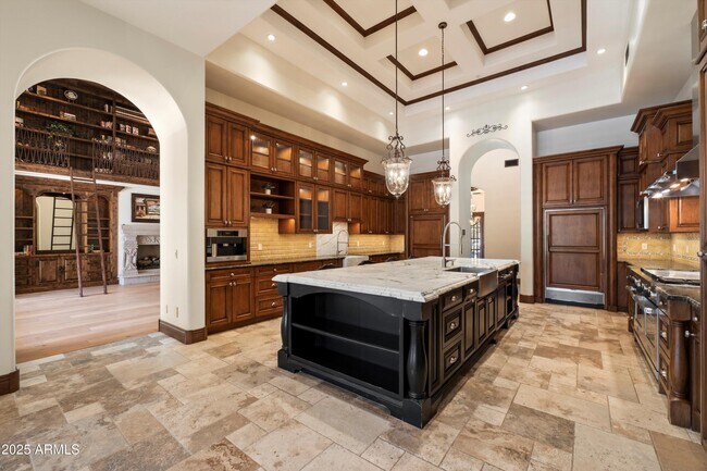 Building Photo - 8515 E Sutton Dr