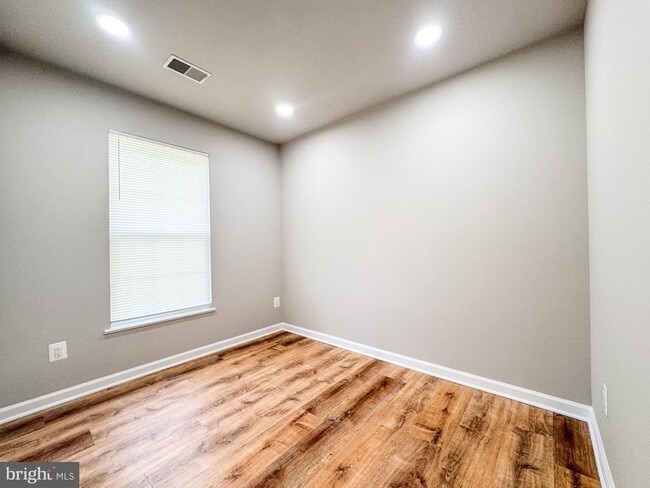 Building Photo - 6337 Littlefield Ct