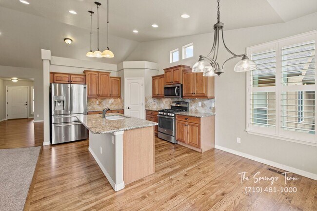 Building Photo - BEAUTIFUL 4BD + BONUS ROOM/3BA/3 CAR GARAG...
