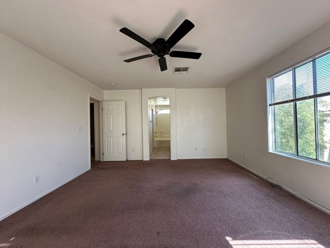 Building Photo - 3 Bedroom, 2.5 Bath, 2 Car garage