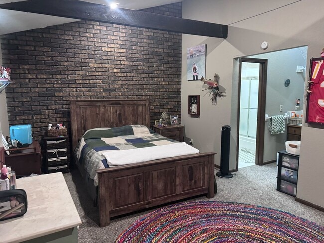 Building Photo - Spacious All Electric Townhome Near Downtown Independence