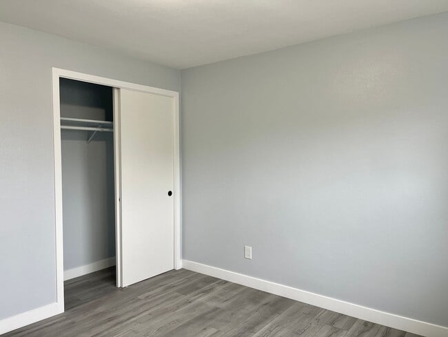 Building Photo - 2 Bedroom, 2 Bathroom + Den Ballard Duplex!