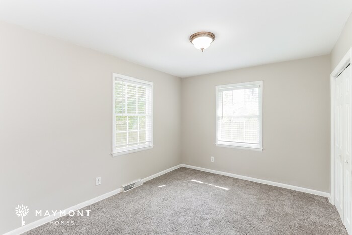 Building Photo - 204 Finch St