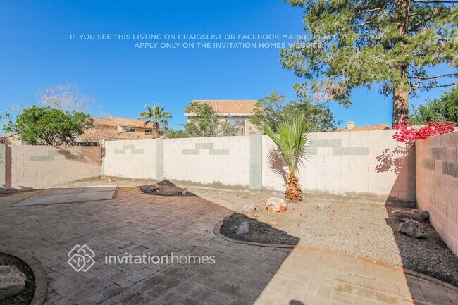 Building Photo - 7934 W Laurel Ln