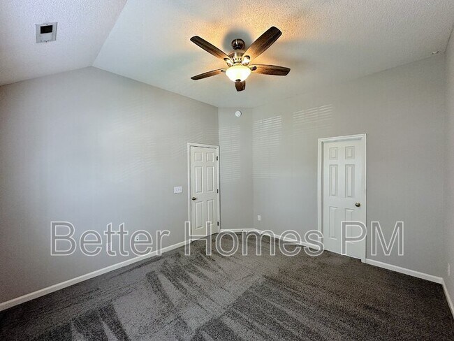 Building Photo - 741 Hanska Way
