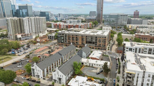 Building Photo - 1207 Minter Pl
