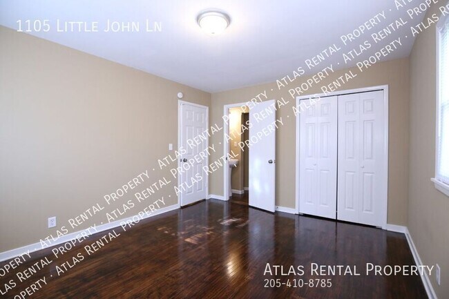 Building Photo - 1105 Little John Ln
