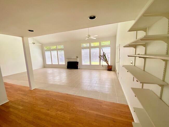 Building Photo - ** NEW GREENACRES PLACE 3/2 HOME **