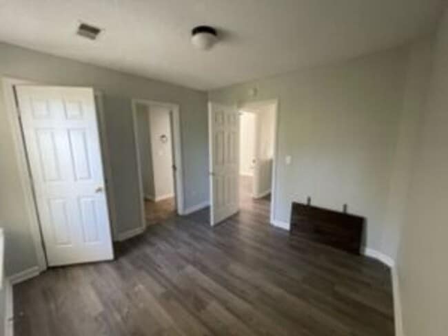 Building Photo - 122 Oak Cove Dr